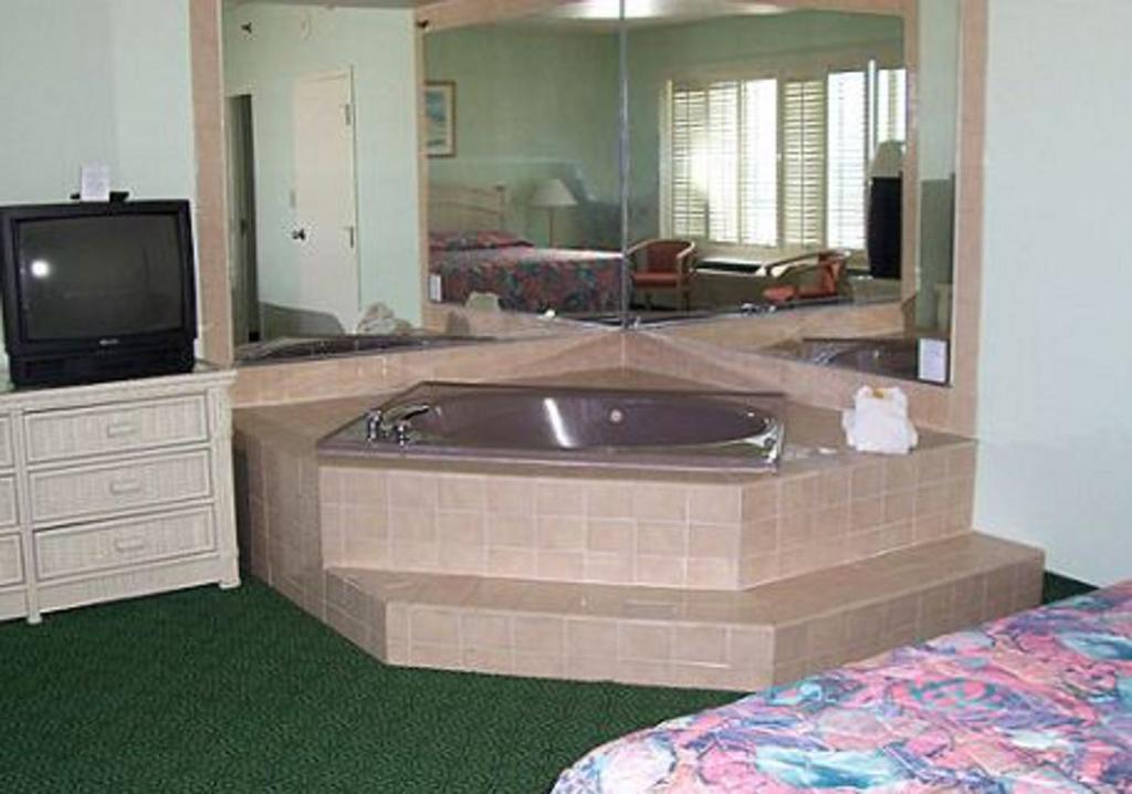Baymont By Wyndham Virginia Beach Oceanfront חדר תמונה