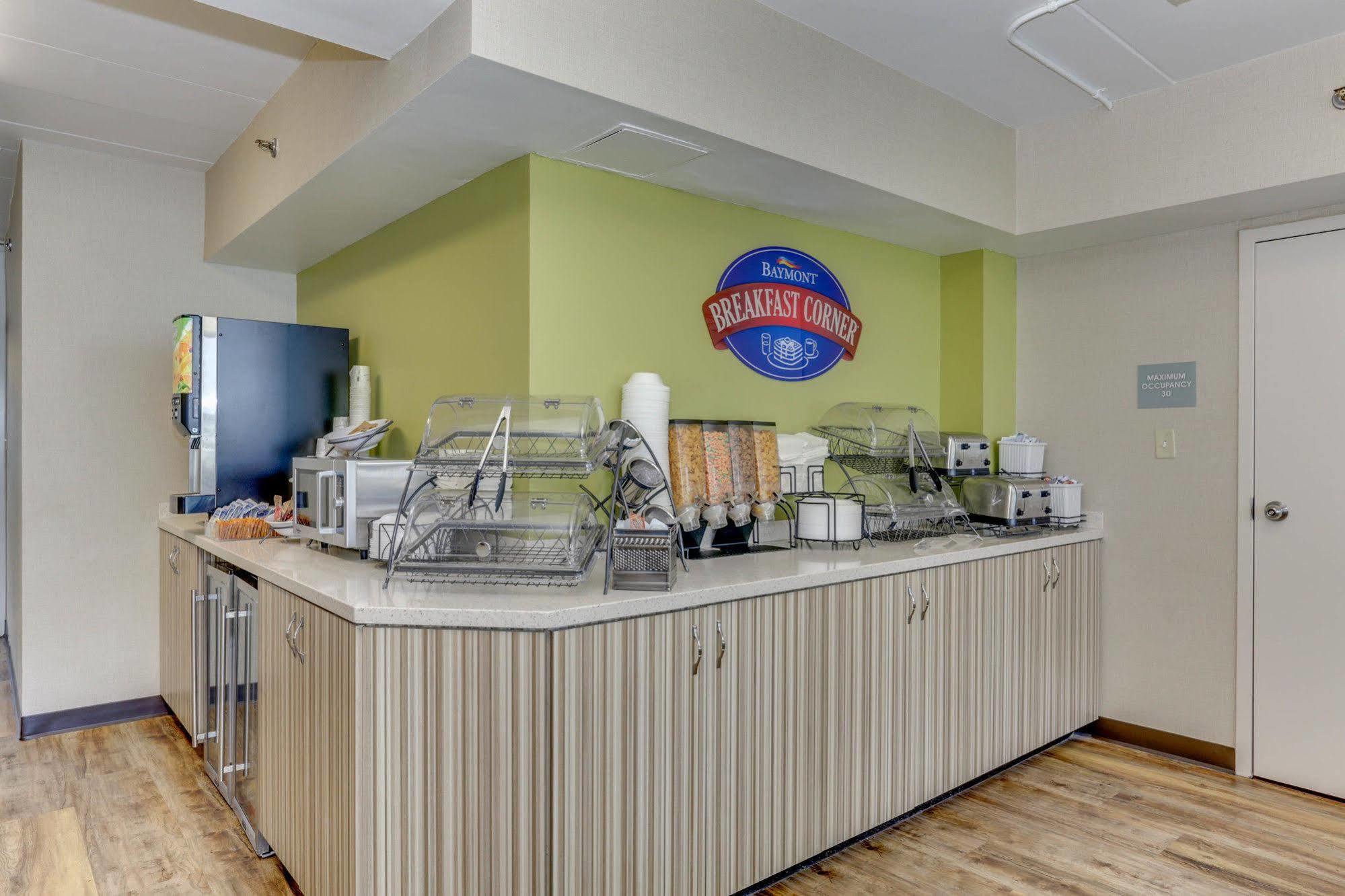 Baymont By Wyndham Virginia Beach Oceanfront מראה חיצוני תמונה